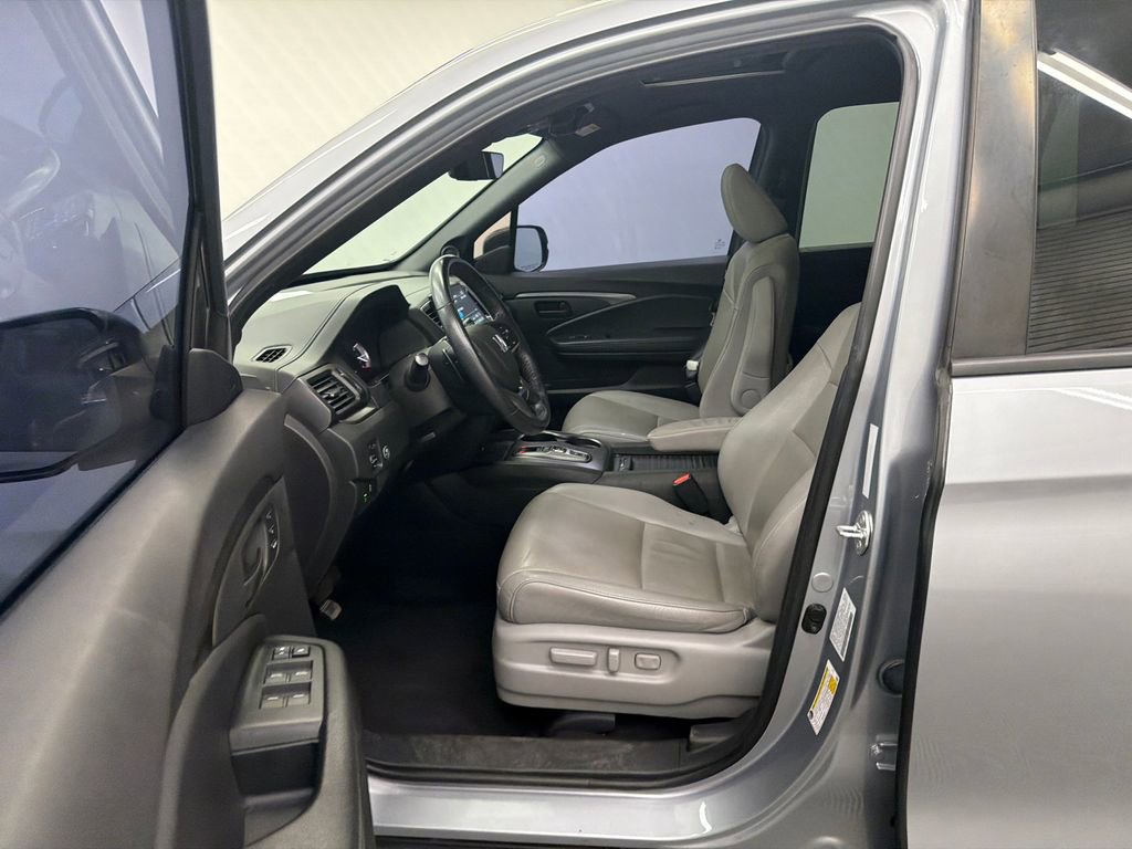 Used 2023 Honda Passport EX-L image 9