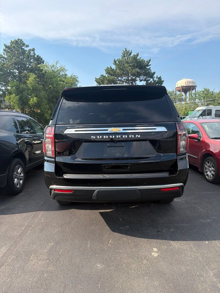 Used 2024 Chevrolet Suburban LS AWD/4WD image 4