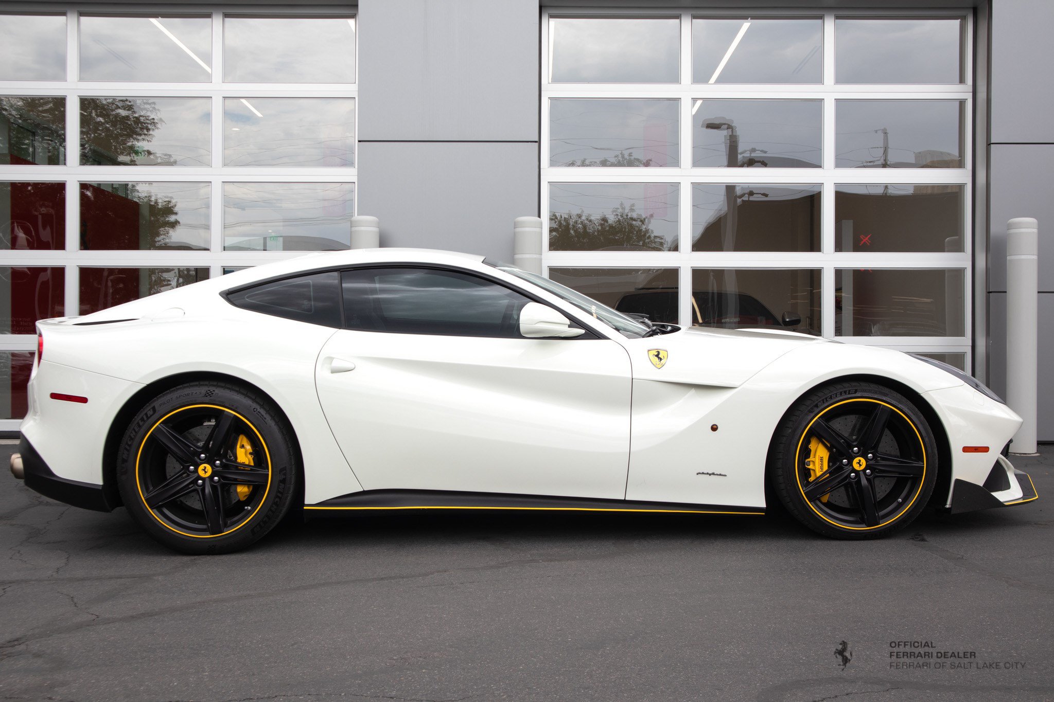 Used 2015 Ferrari F12 Berlinetta RWD image 7