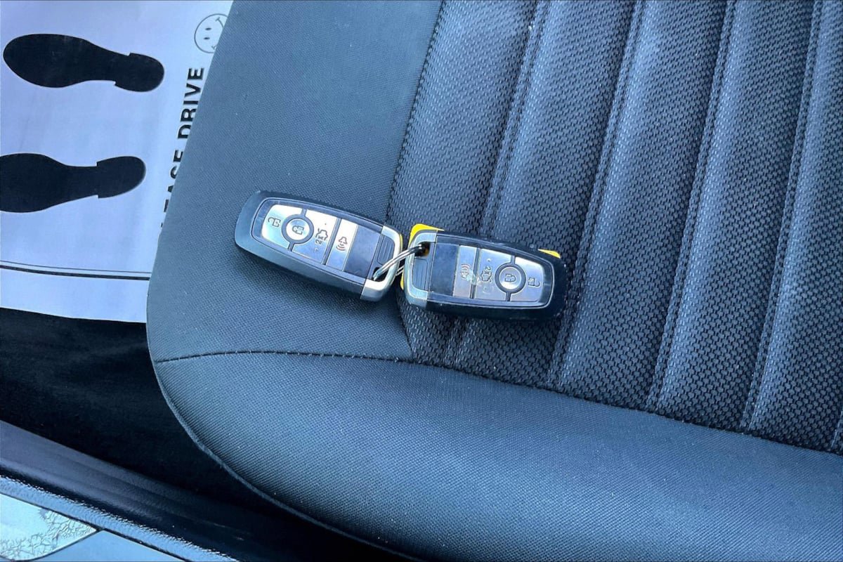 Used 2018 Ford Fusion SE FWD image 33