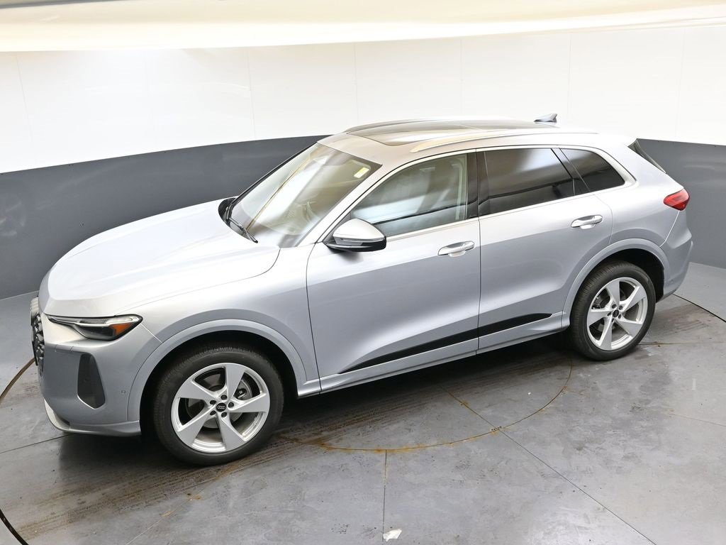 Used 2025 Audi Q5 Premium Plus w/ Premium Plus image 17