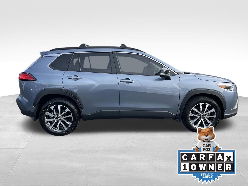 Used 2025 Toyota Corolla Cross XLE w/ Convenience Package image 2