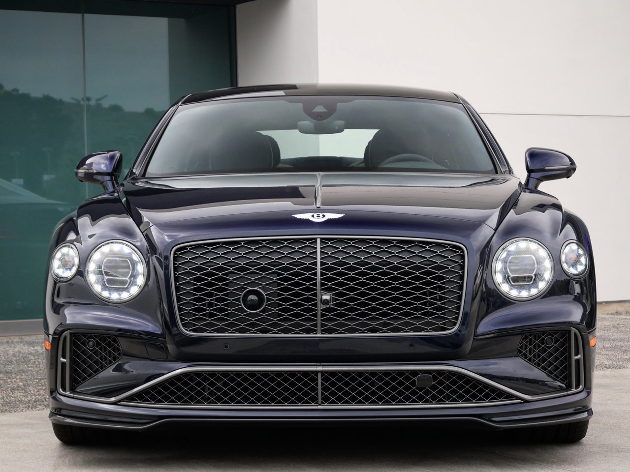 Used 2025 Bentley Flying Spur Plug-In Hybrid AWD/4WD image 15