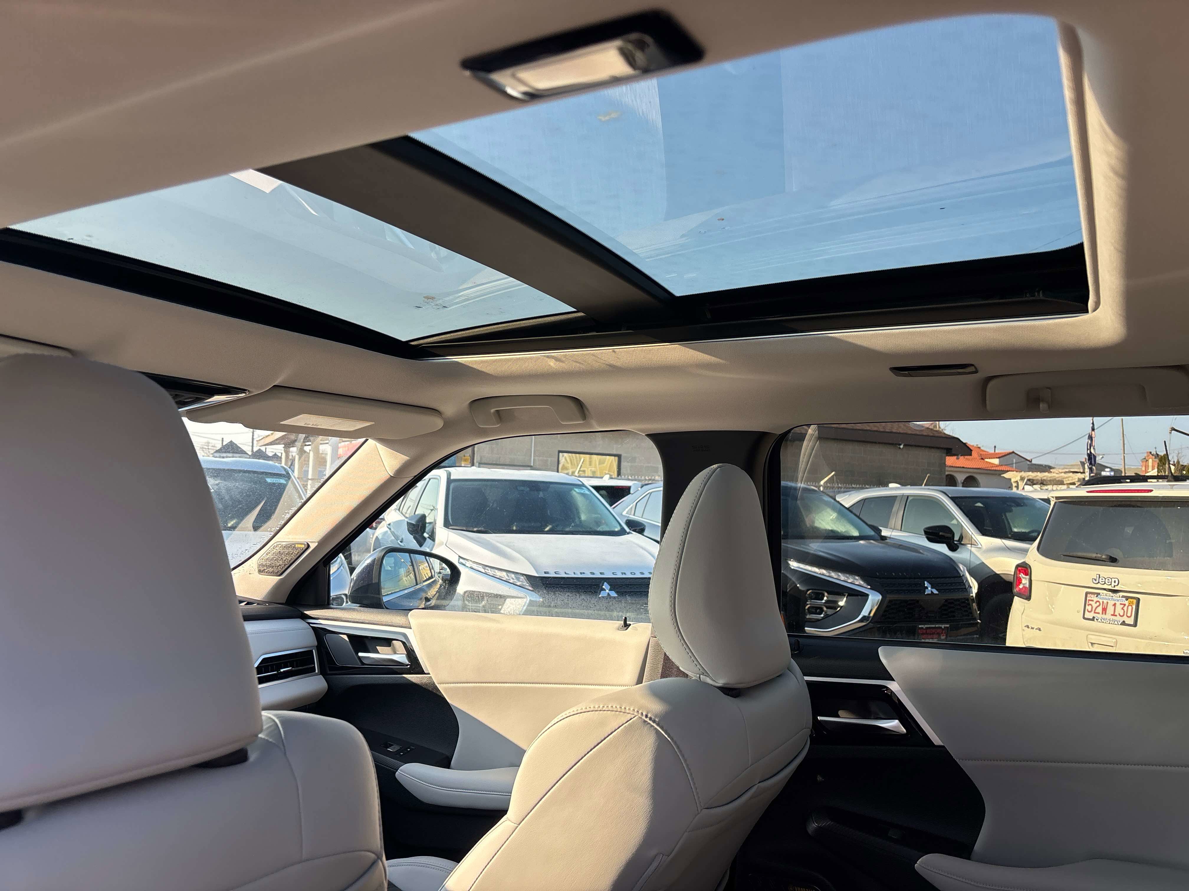 New 2026 Mitsubishi Outlander SE image 7