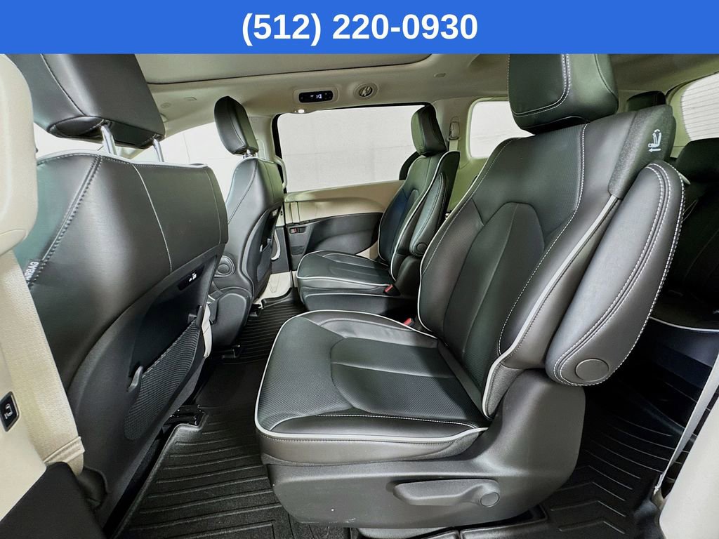 Used 2023 Chrysler Pacifica Limited image 31