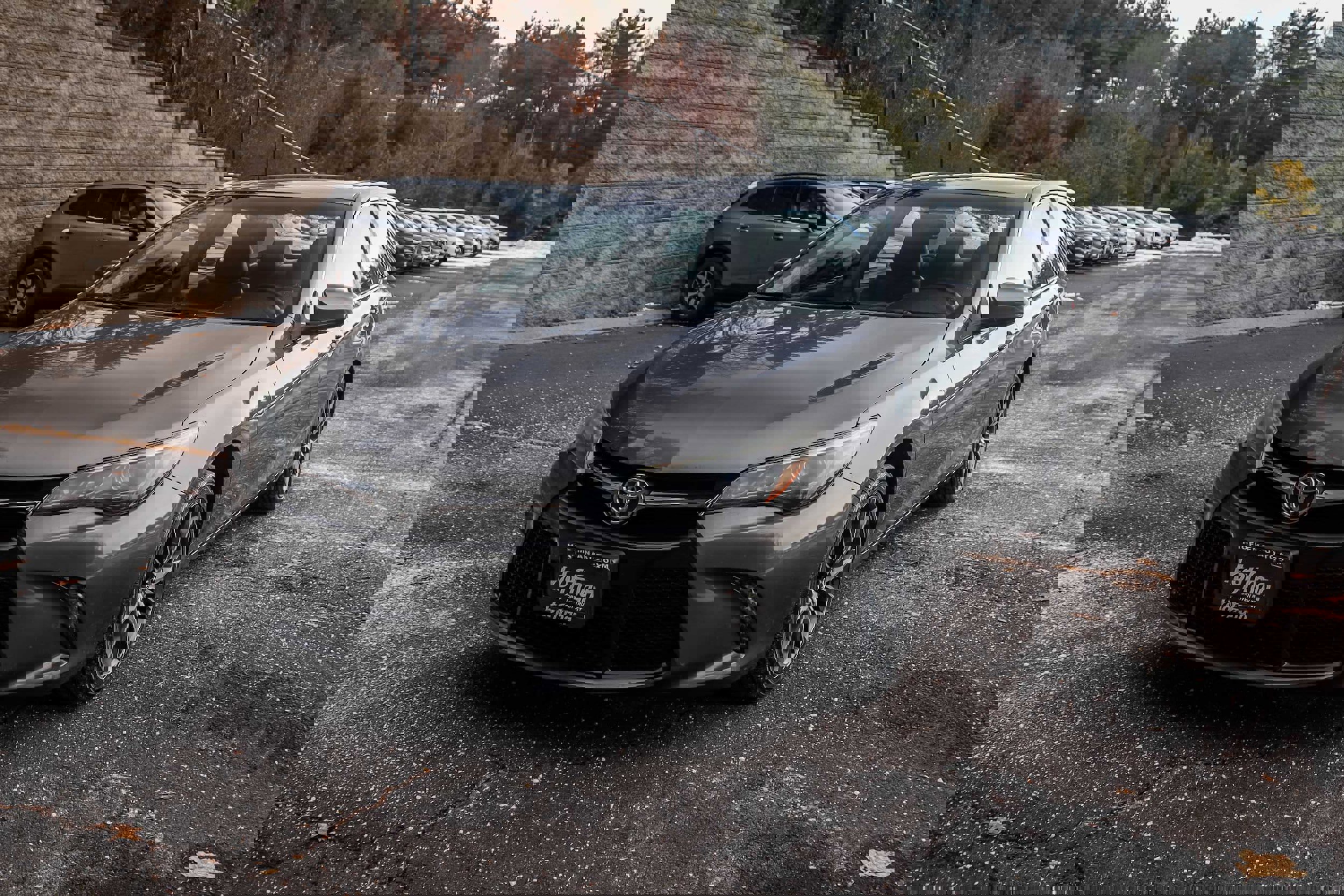 Used 2015 Toyota Camry XSE image 11