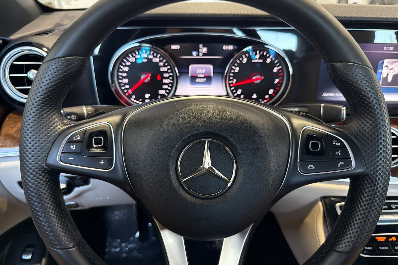 Used 2017 Mercedes-Benz E 300 image 22