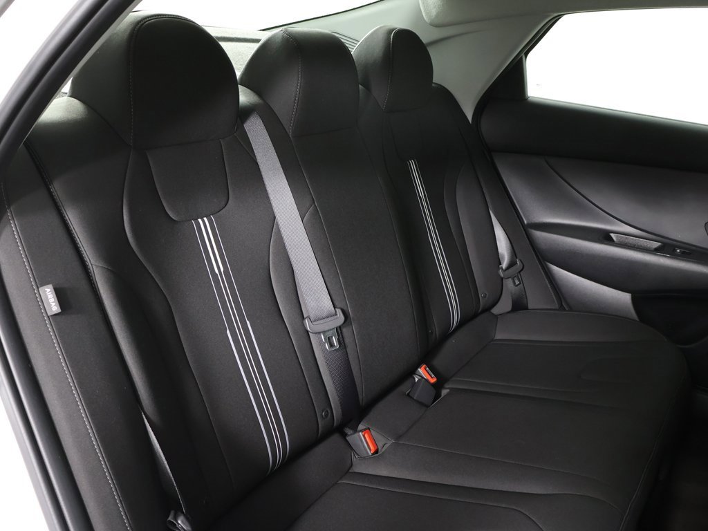 Used 2025 Hyundai Elantra Blue image 28