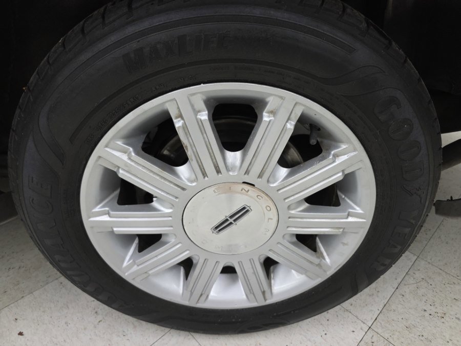 Used 2008 Lincoln Town Car Signature Limited RWD image 28