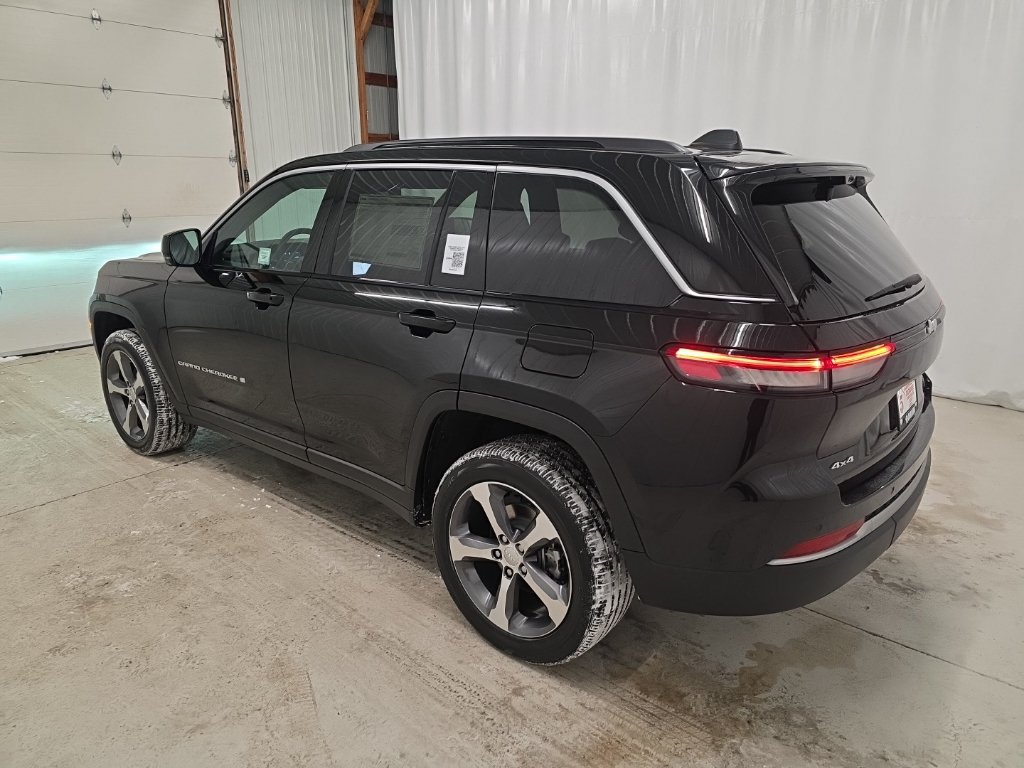 New 2026 Jeep Grand Cherokee Limited w/ Luxury Tech Group II AWD/4WD image 3
