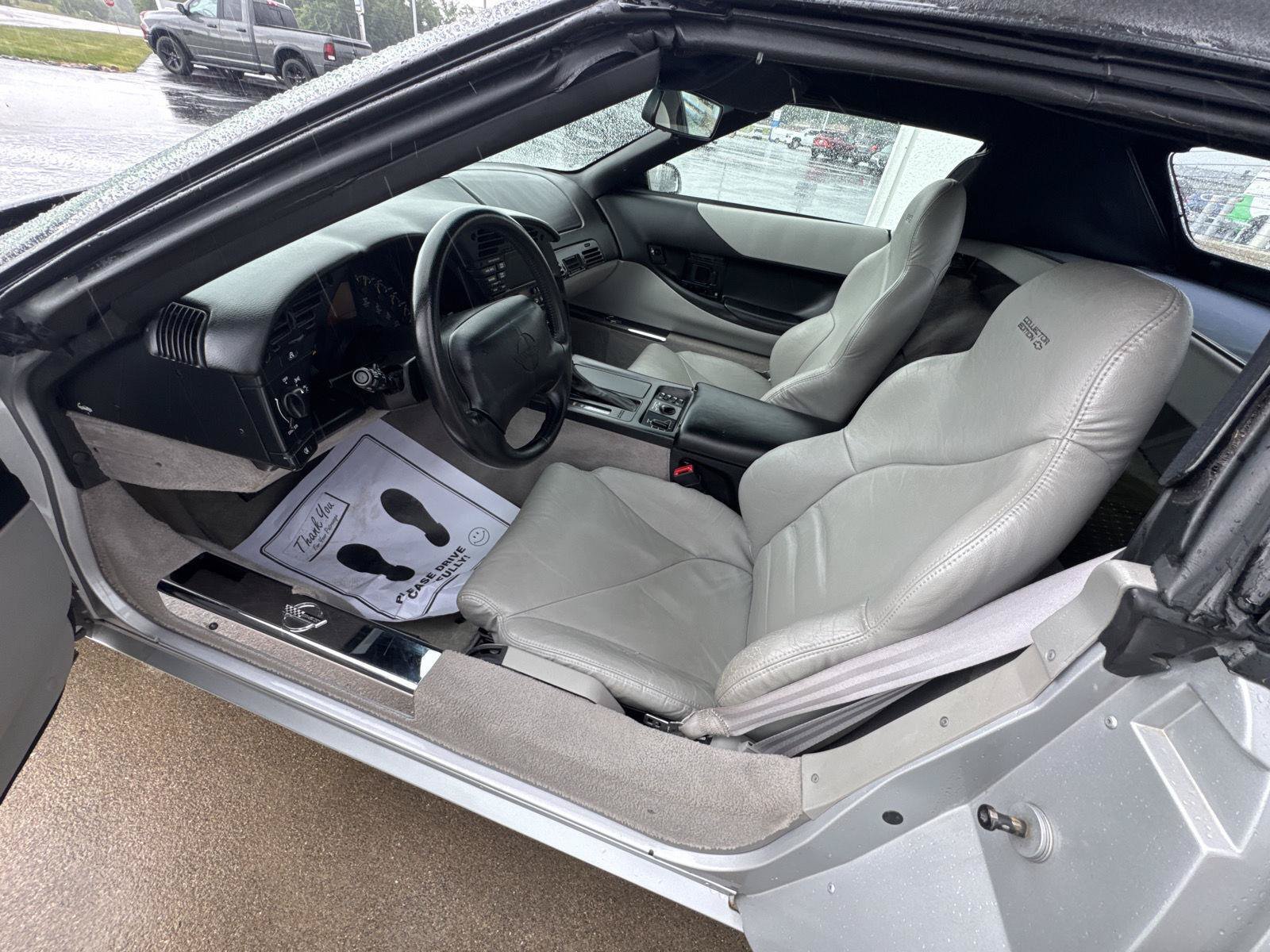 Used 1996 Chevrolet Corvette Convertible RWD image 8