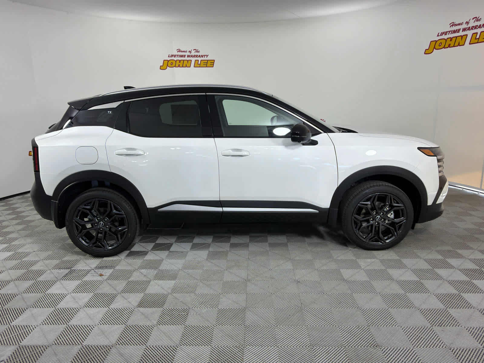 New 2026 Nissan Kicks SR FWD image 7