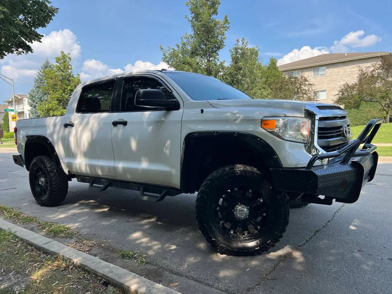 Used 2015 Toyota Tundra SR5 w/ SR5 Upgrade Package image 8