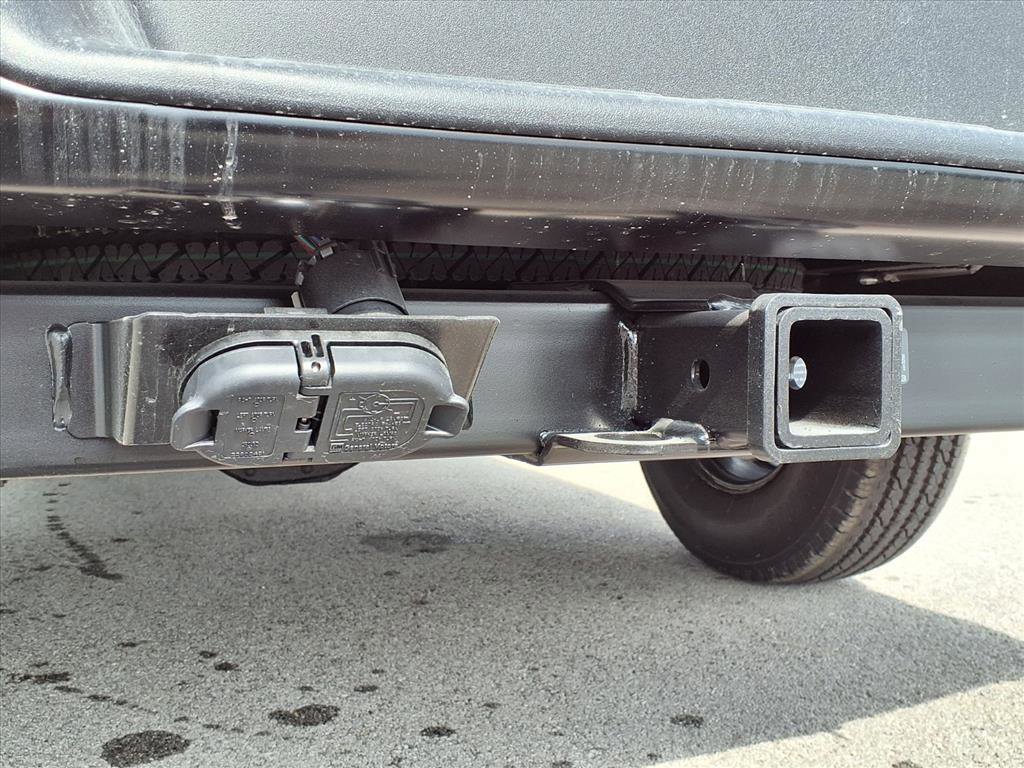 New 2025 Chevrolet Express 3500 w/ Driver Convenience Package image 9