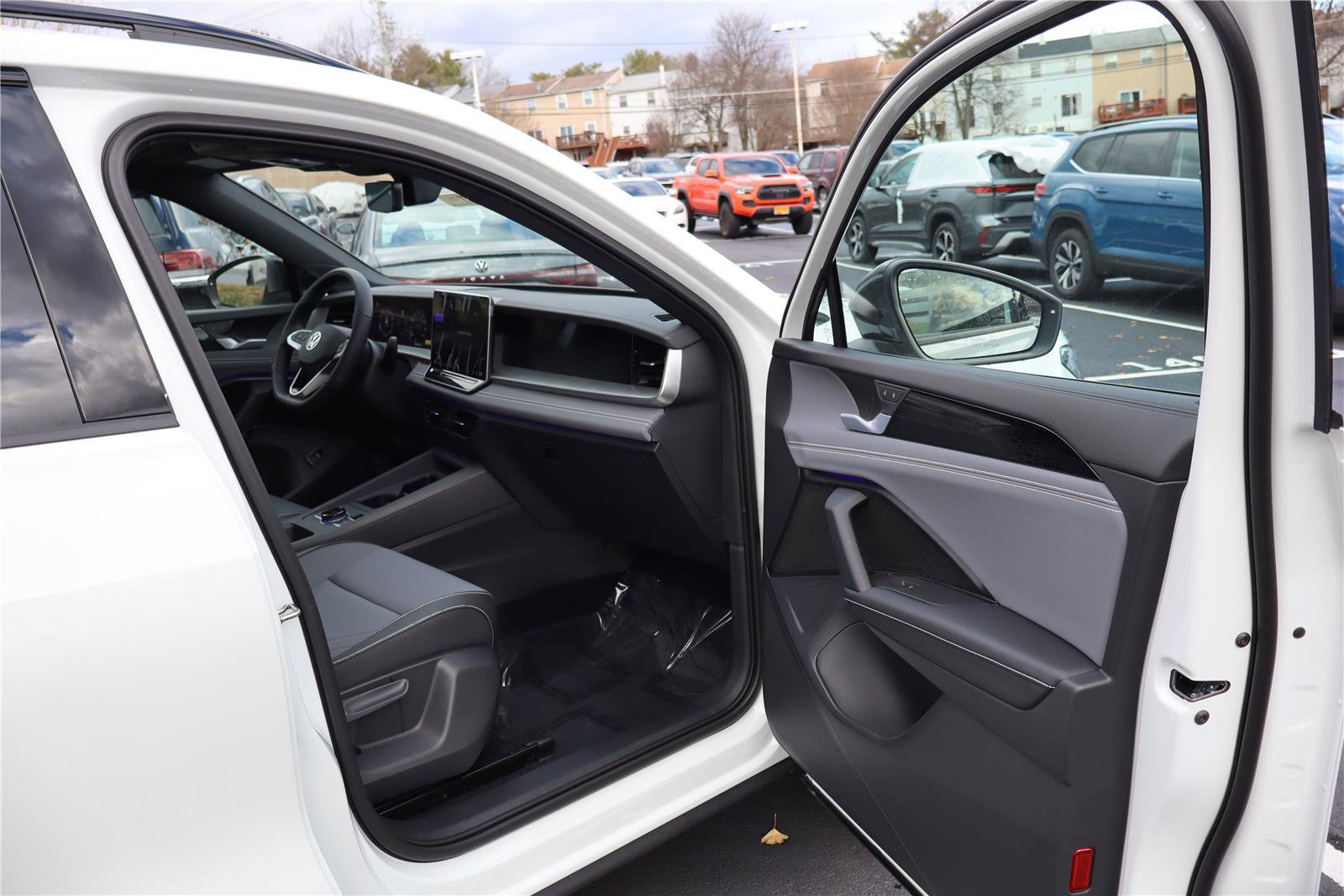 New 2026 Volkswagen Tiguan SE R-Line image 26