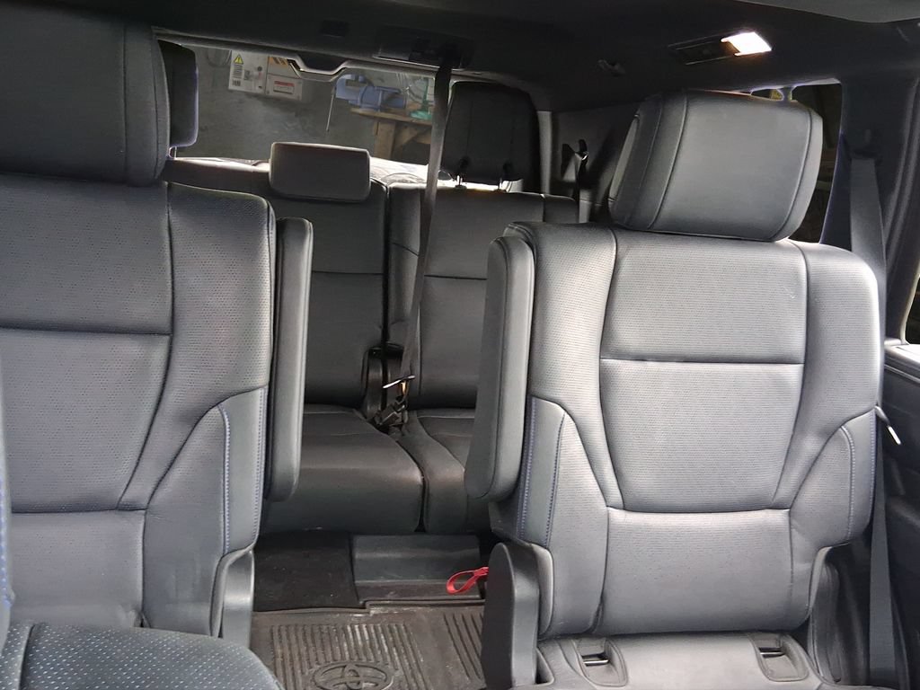 Used 2025 Toyota Sequoia Platinum AWD/4WD image 11