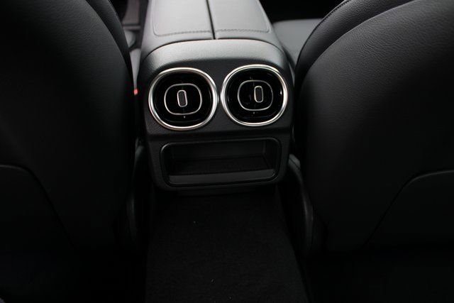 New 2025 Mercedes-Benz C 300 4MATIC Sedan image 32