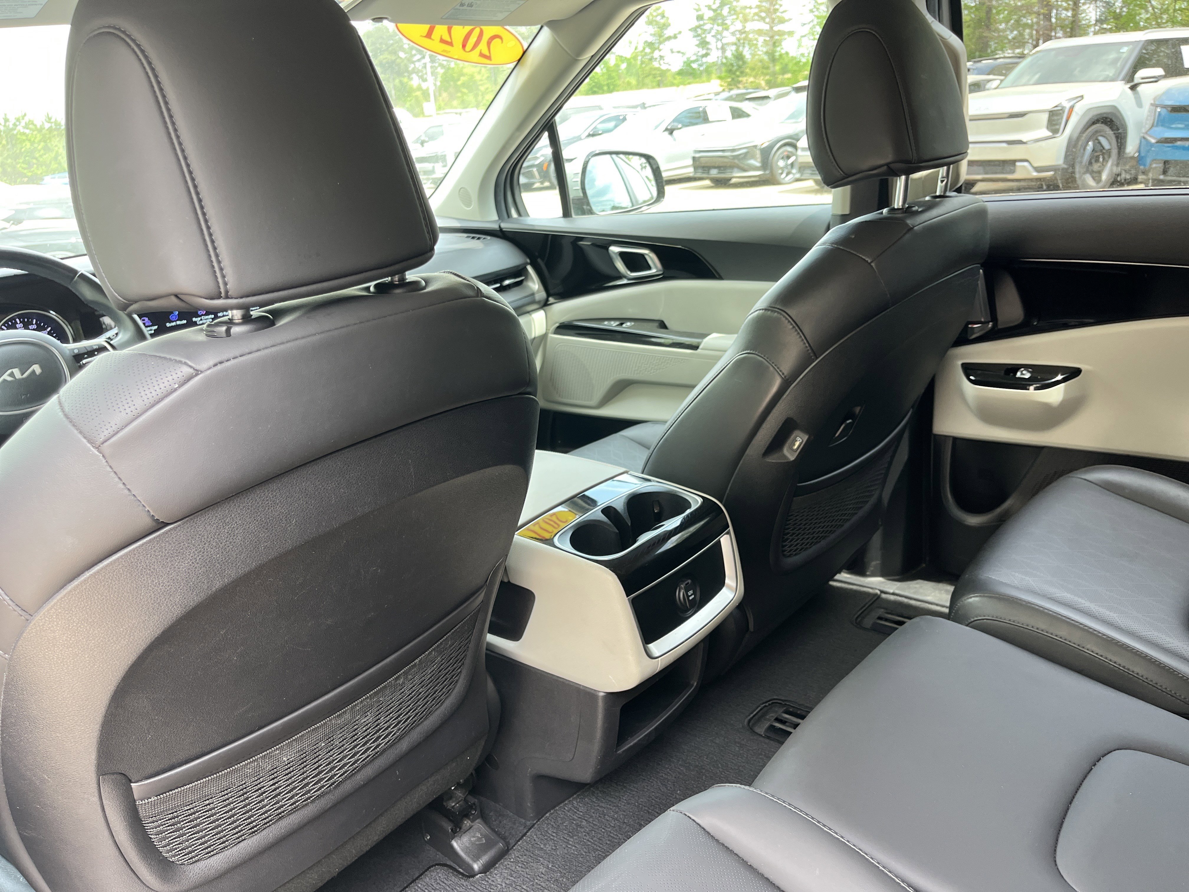 Used 2022 Kia Carnival EX FWD image 19