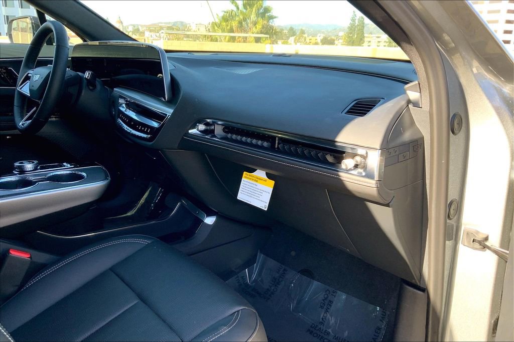 New 2025 Cadillac Lyriq Luxury image 32
