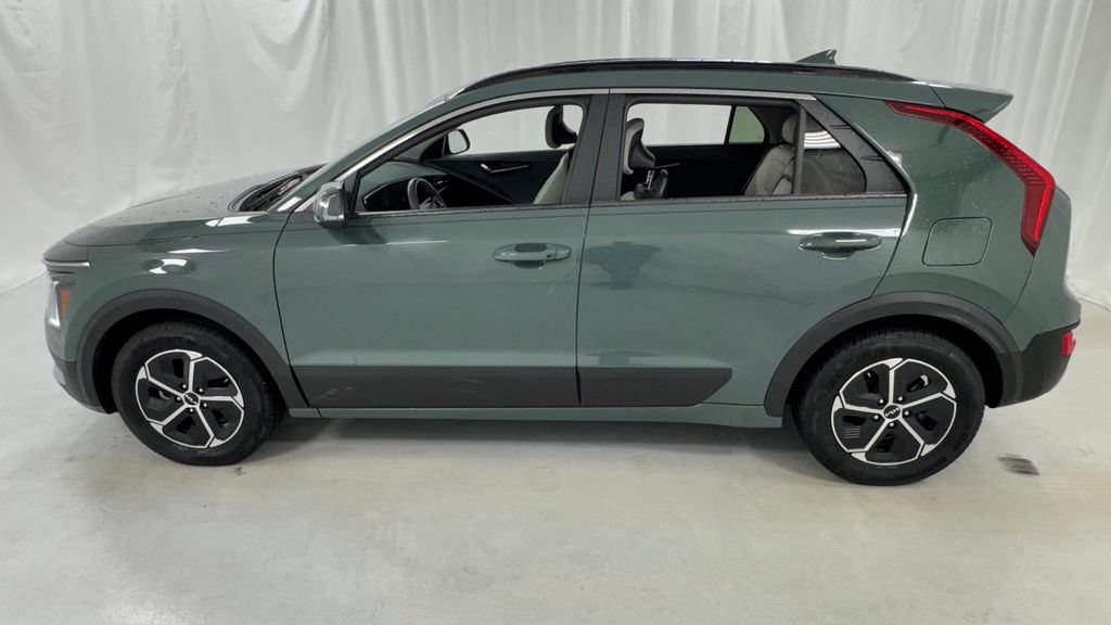 Used 2024 Kia Niro EX FWD image 6