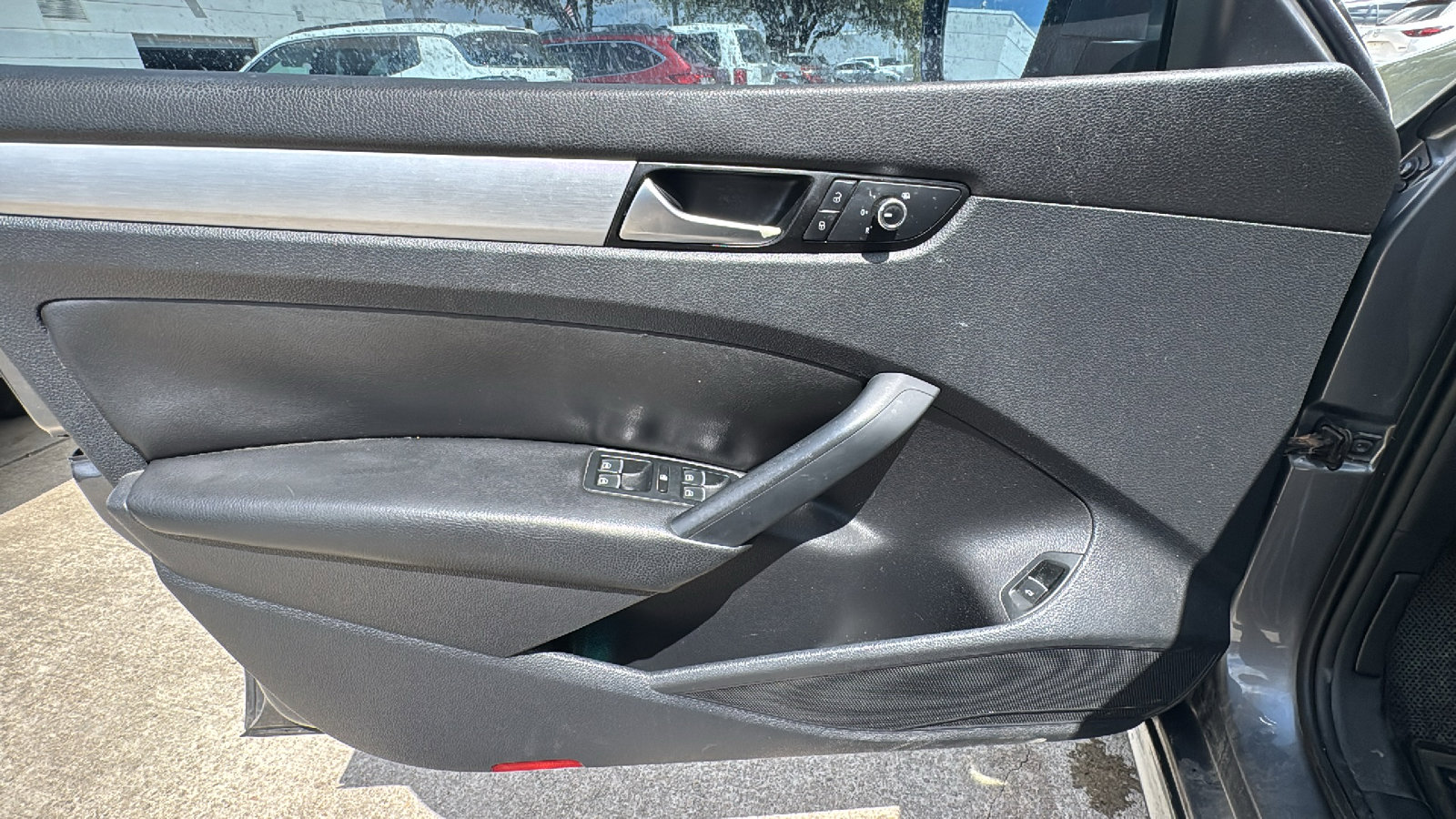 Used 2013 Volkswagen Passat 2.5 SE image 12