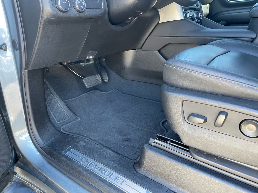 Used 2024 Chevrolet Suburban Z71 w/ Luxury Package image 5