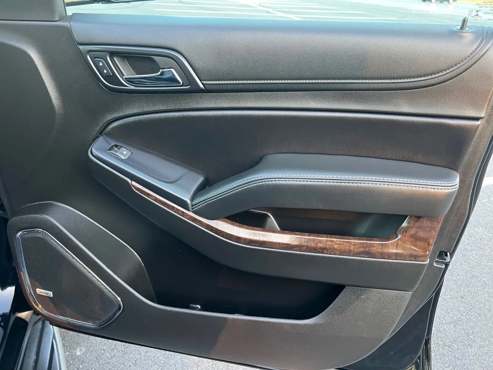 Used 2018 Chevrolet Suburban LT w/ Luxury Package image 17