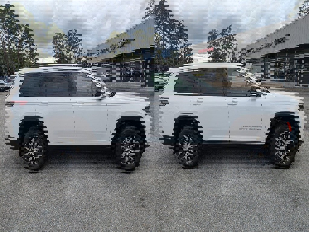 New 2025 Jeep Grand Cherokee L Limited w/ MOPAR Finishing Package image 3