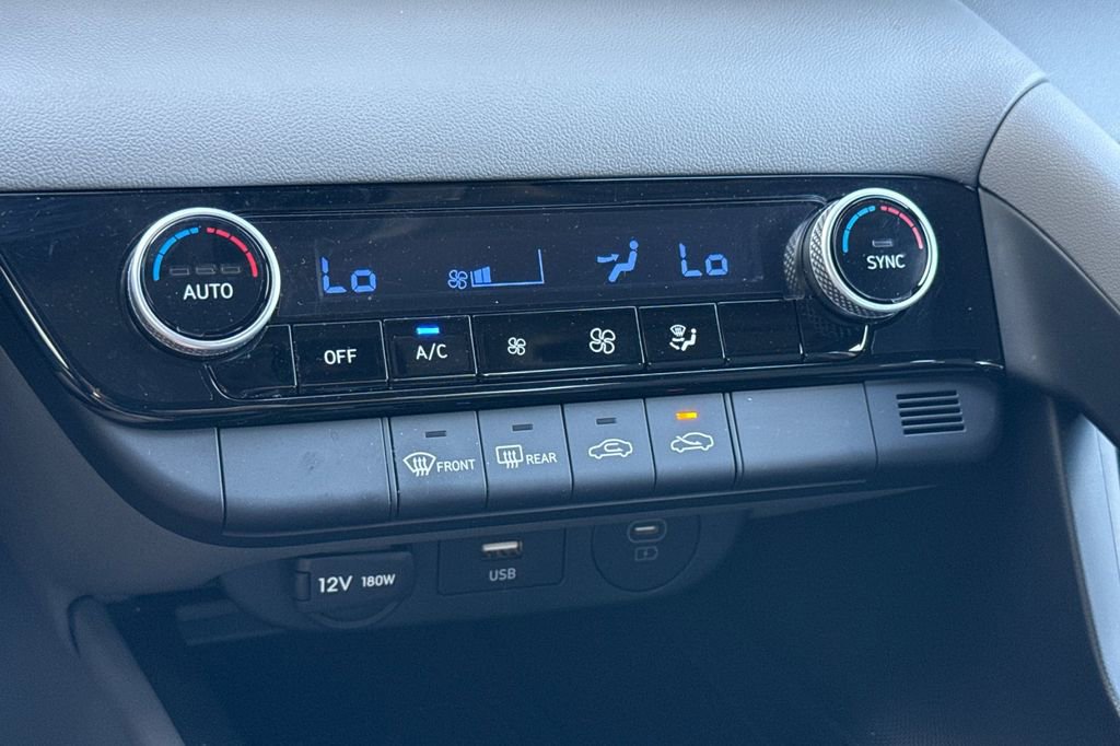 Used 2025 Hyundai Elantra Sport image 17