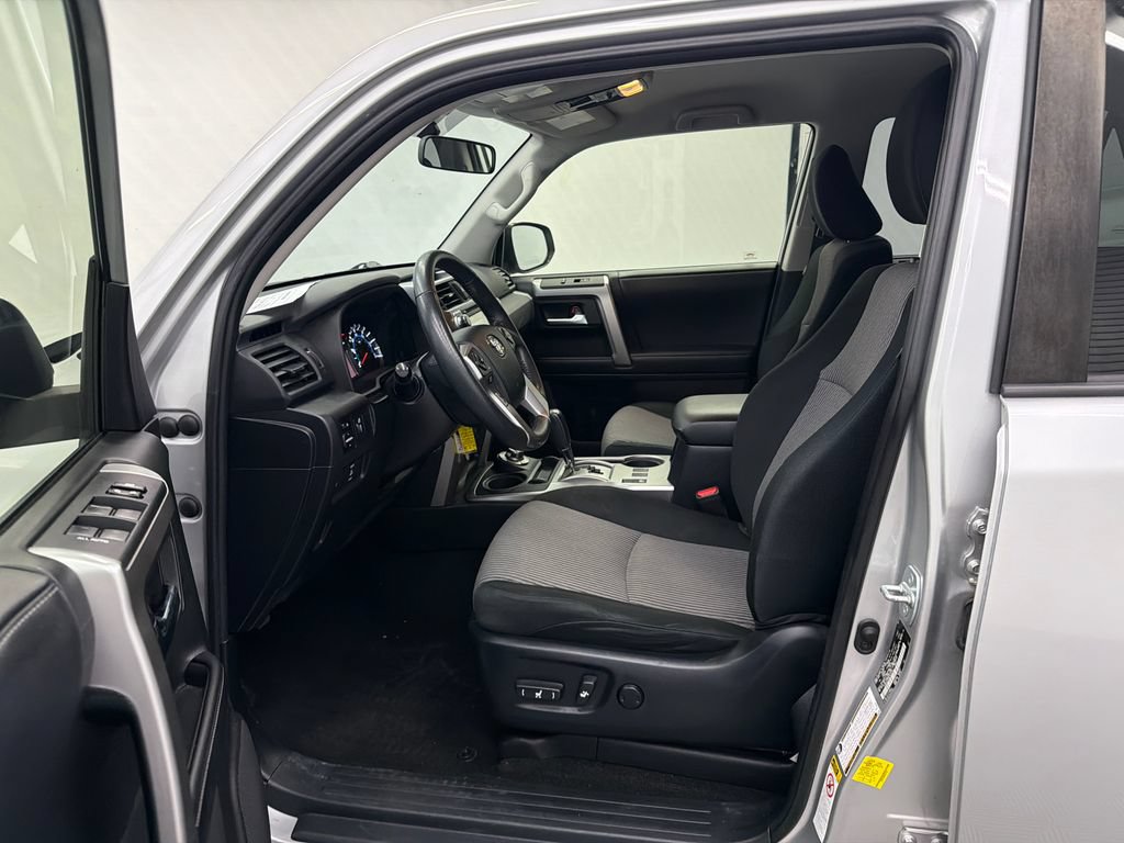 Used 2019 Toyota 4Runner SR5 AWD/4WD image 9
