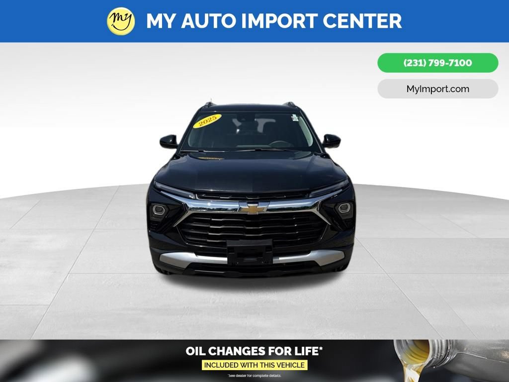 Used 2025 Chevrolet TrailBlazer LT AWD/4WD image 2