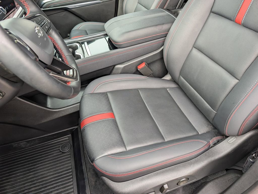 Used 2025 Chevrolet Traverse RS w/ LPO, Floor Liner Package image 12