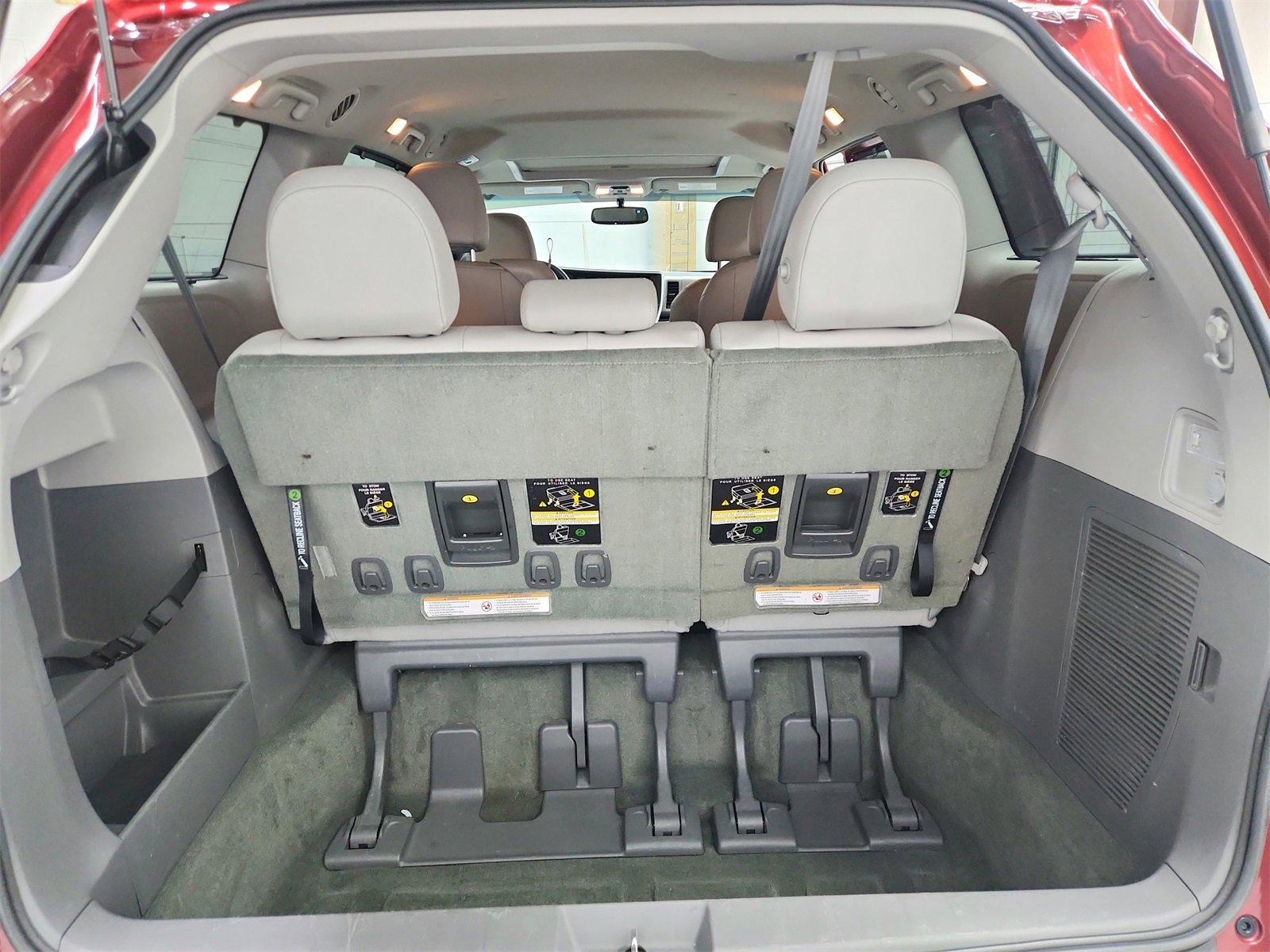 Used 2015 Toyota Sienna XLE Premium image 42
