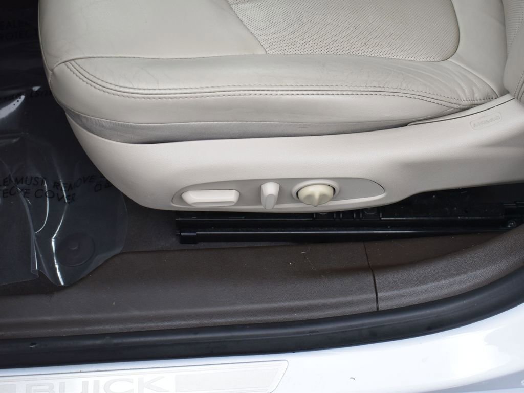 Used 2017 Buick LaCrosse Essence image 12