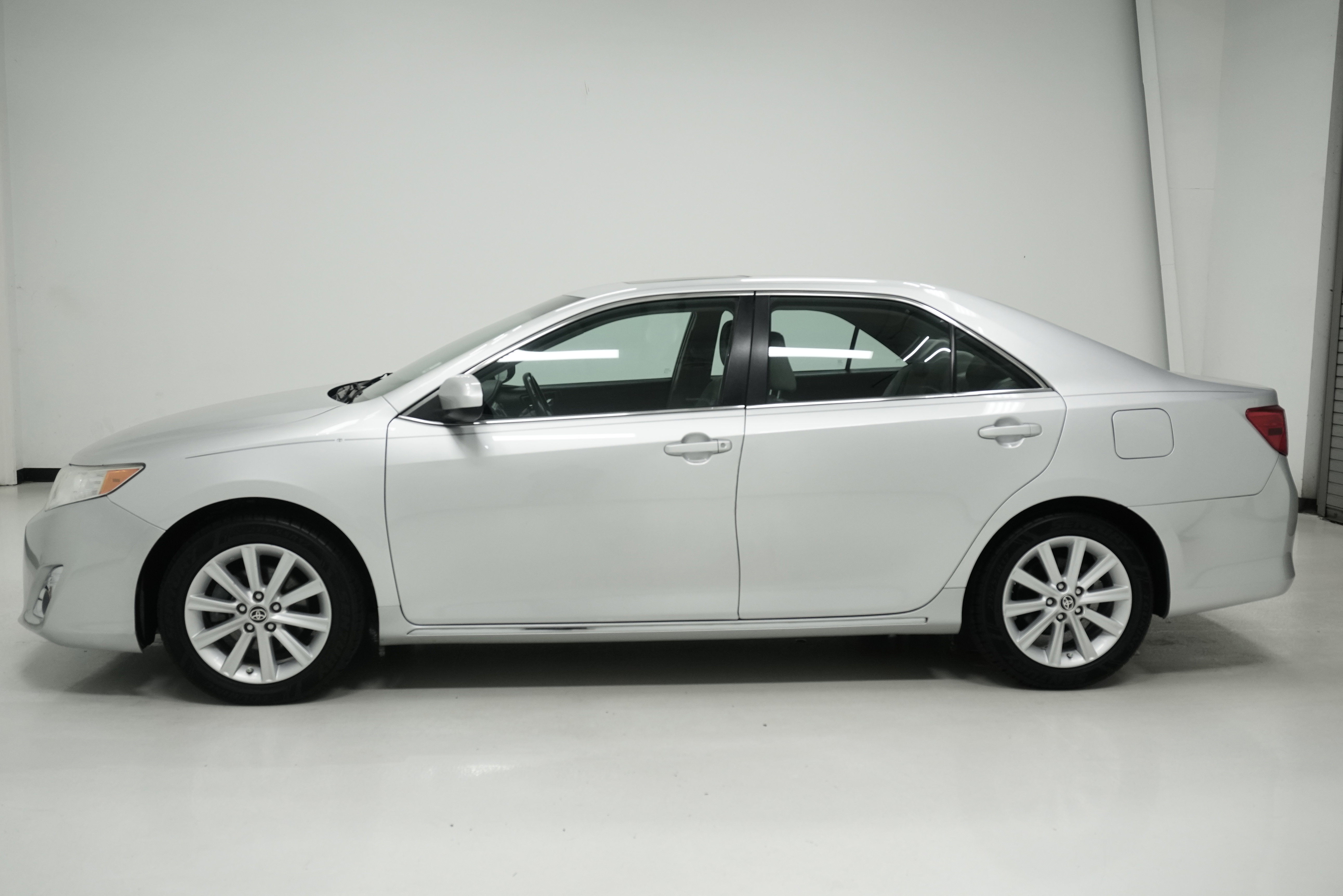 Used 2014 Toyota Camry XLE FWD image 6