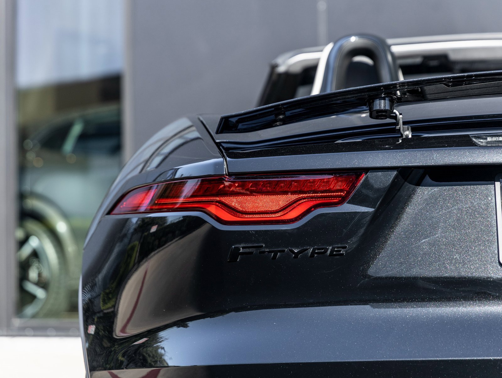 Used 2022 Jaguar F-TYPE Convertible image 11