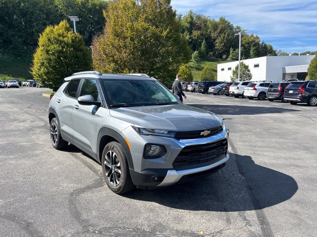 Used 2023 Chevrolet TrailBlazer LT w/ Convenience Package AWD/4WD image 3