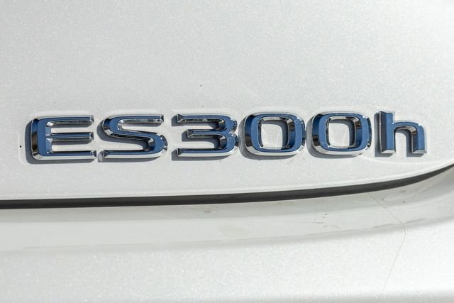 Used 2025 Lexus ES 300h w/ Luxury Package image 5