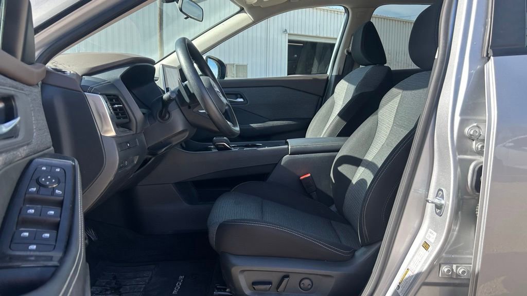 Used 2023 Nissan Rogue SV image 21