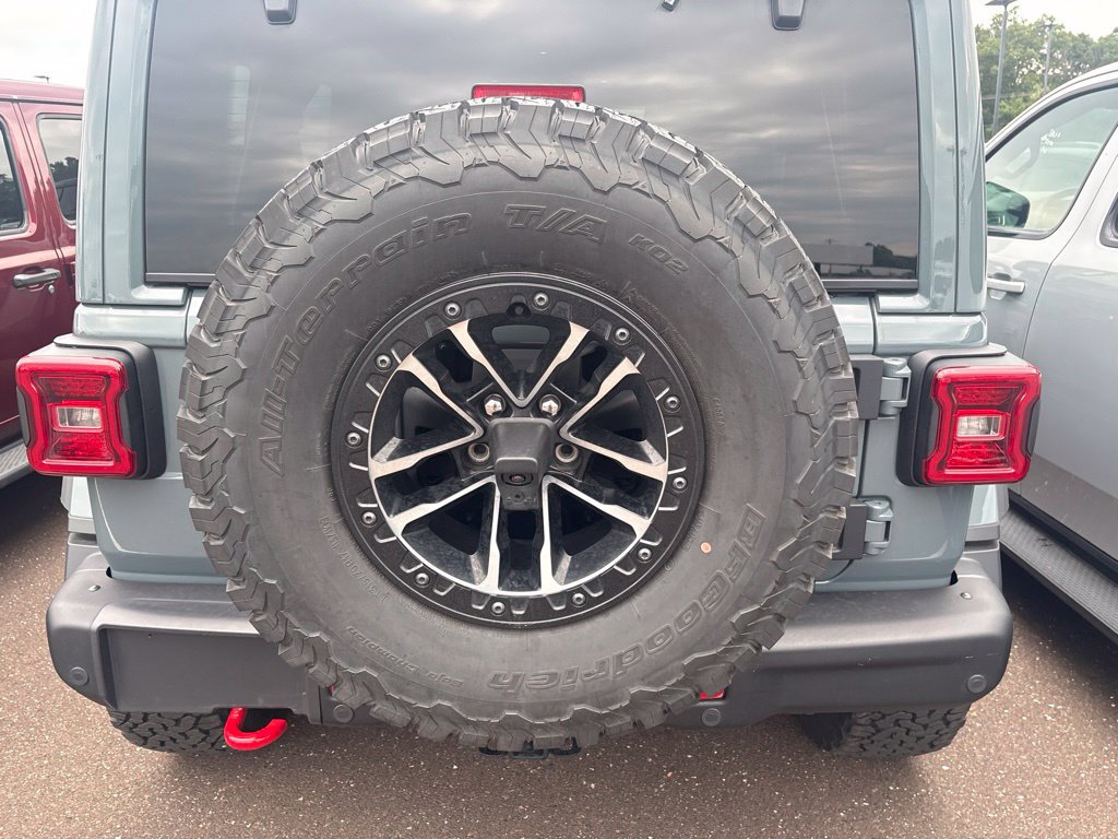 Used 2025 Jeep Wrangler Unlimited Rubicon AWD/4WD image 9