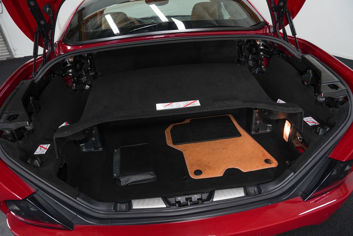 Used 2010 Ferrari California RWD image 46