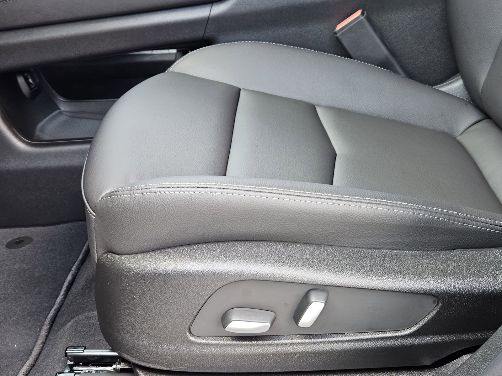 New 2026 Cadillac XT5 Luxury image 26