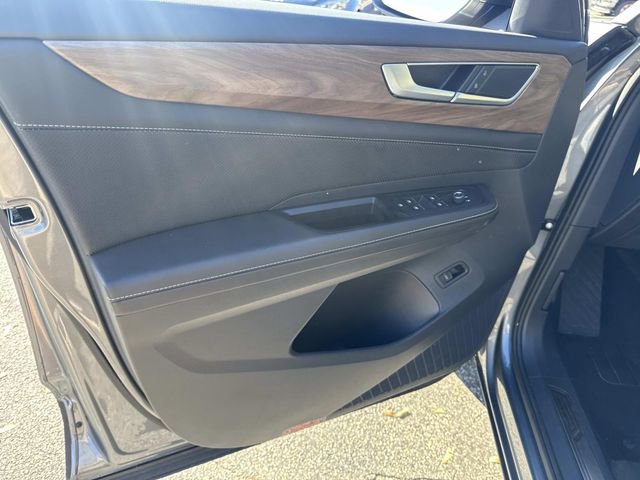 Used 2025 Volkswagen Atlas SE image 35