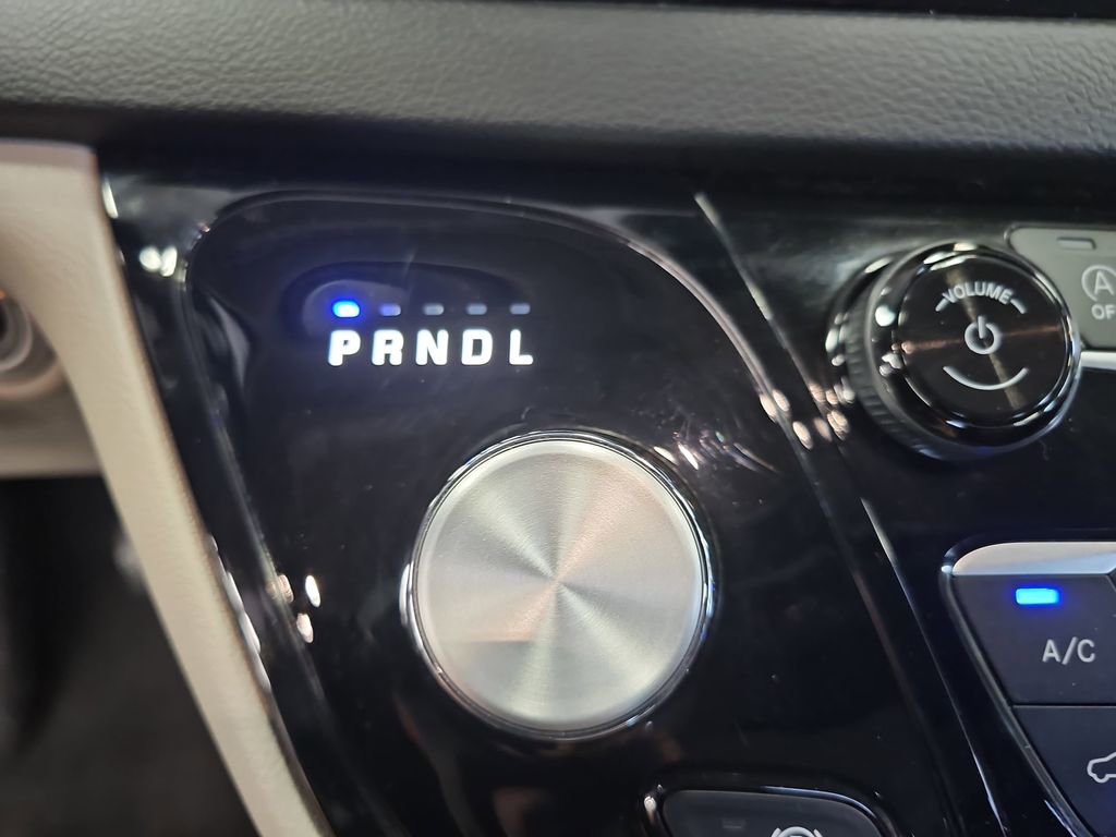 Used 2023 Chrysler Pacifica Touring-L FWD image 24