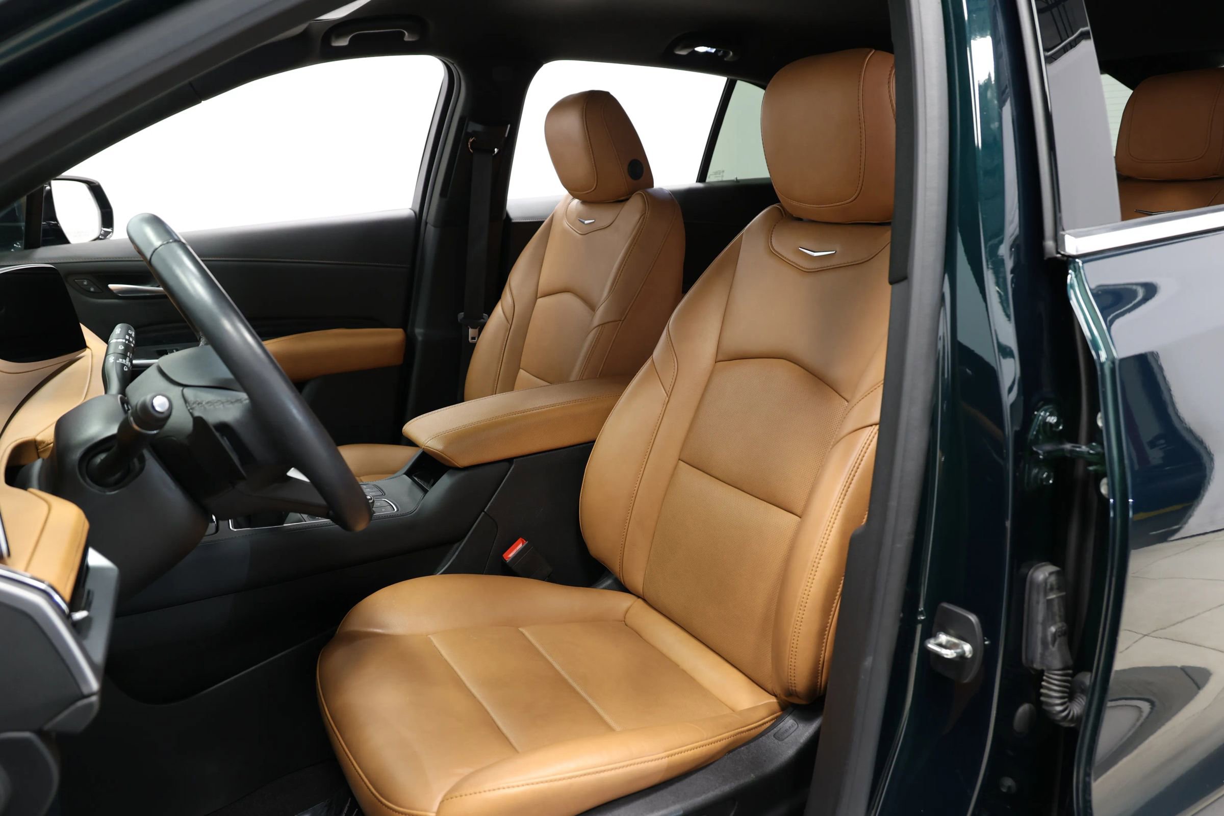 Used 2024 Cadillac XT4 Premium Luxury image 15