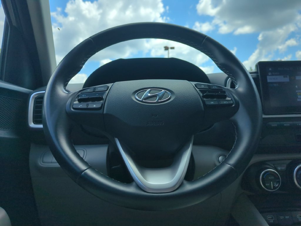 Used 2025 Hyundai Venue SEL FWD image 22