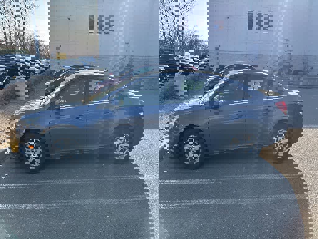 Used 2014 Chevrolet Cruze LT image 2