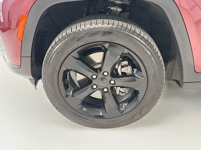 Used 2025 Jeep Grand Cherokee L Limited w/ Black Appearance Package image 28