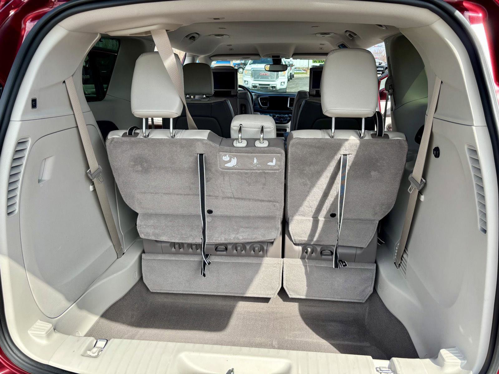 Used 2018 Chrysler Pacifica Touring-L Plus image 11