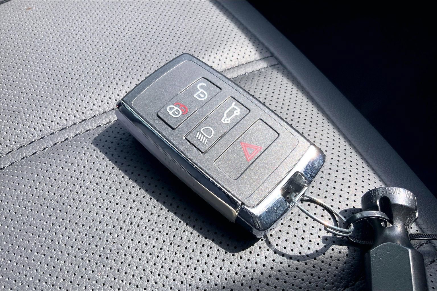 Used 2026 Land Rover Range Rover Evoque S image 13